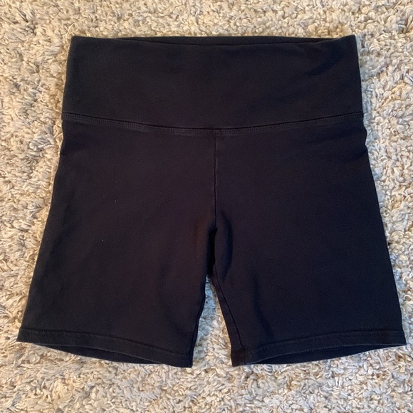 3 pieces. TNA Aritzia High Waisted Shorts and Bra Top Size M with Tank Size S - Picture 5 of 14